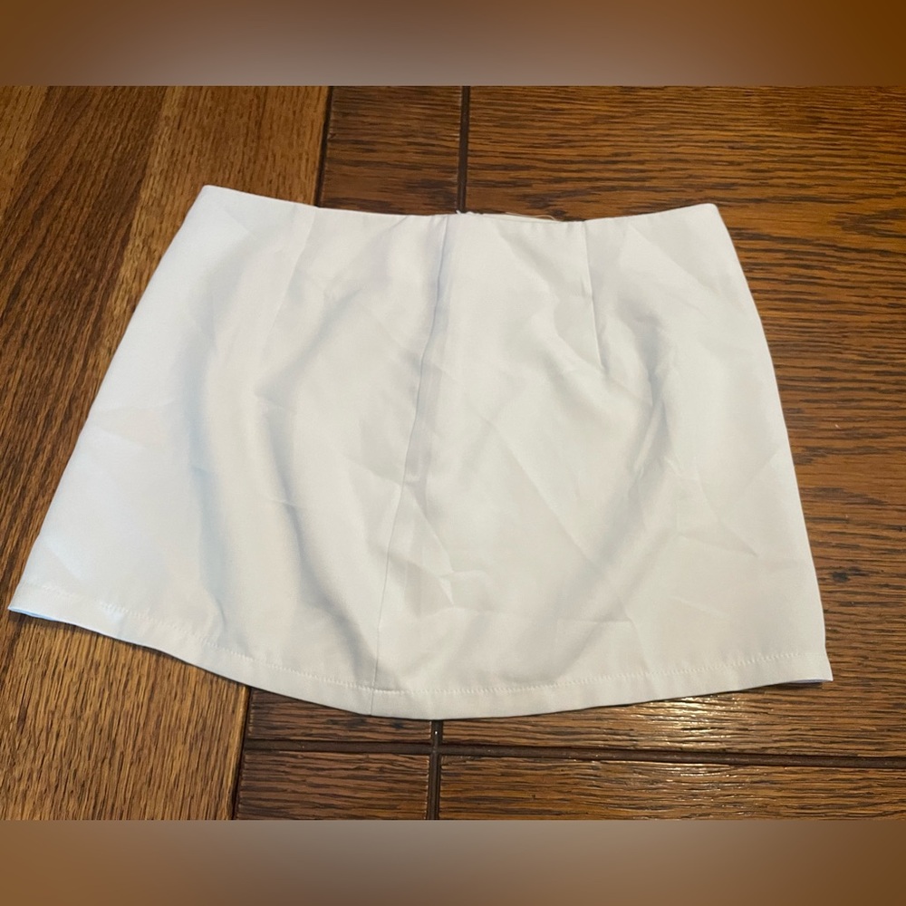 Crisp White Women's Mini Skirt - Sleek Everyday Style